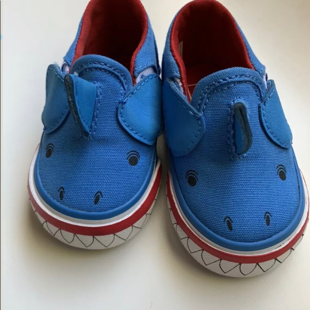 Shark Vans! 🦈 Perfect soles. 7T
